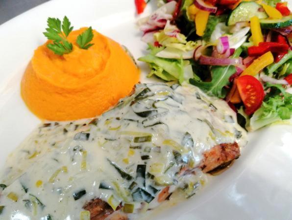 Restauracja Teo Hotel Cieszkow ภายนอก รูปภาพ